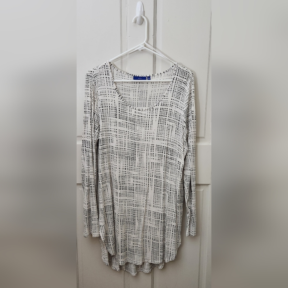 Apt 9. Long sleeve tunic